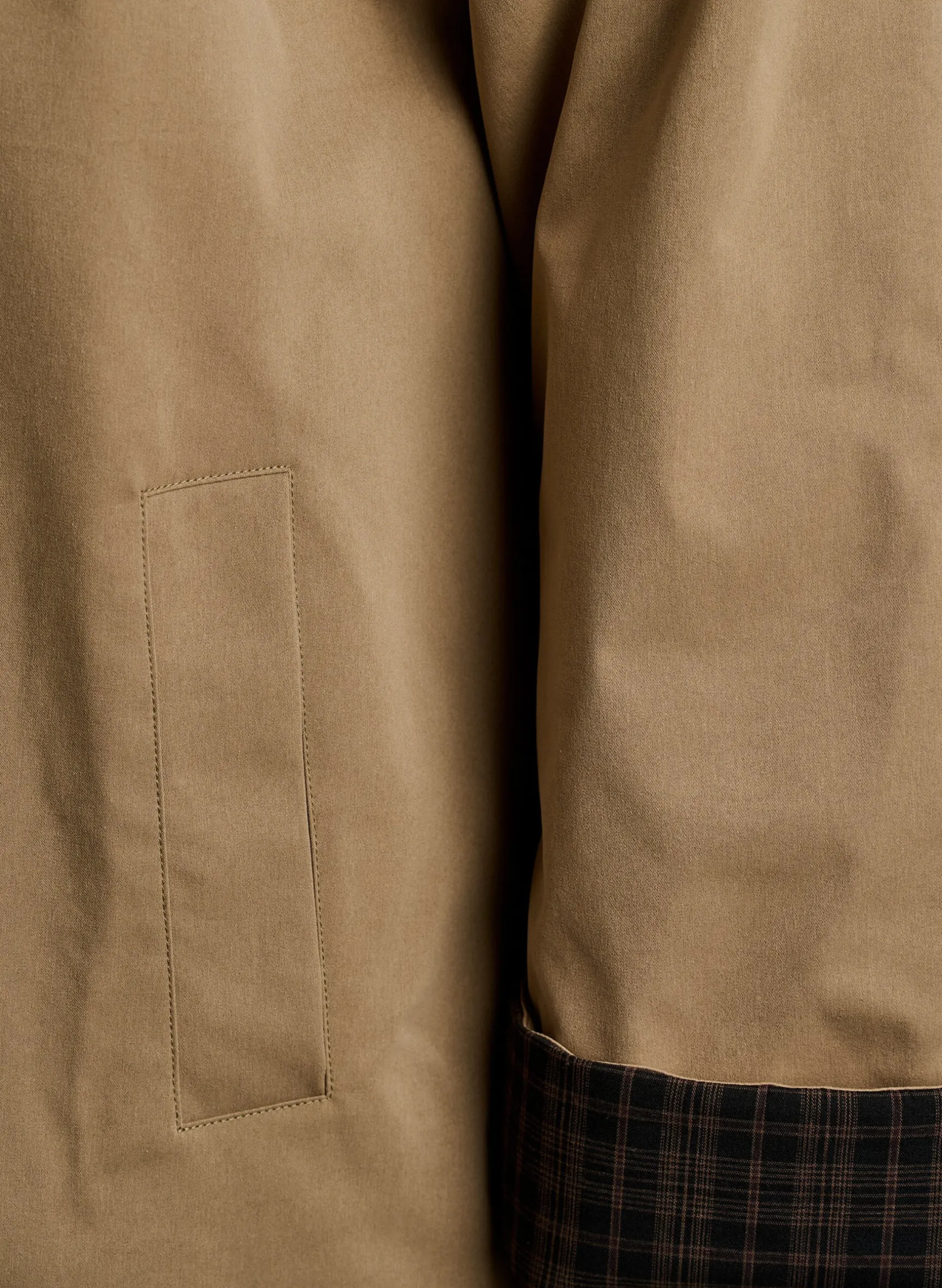 Mittellange Jacke mit Cordkragen