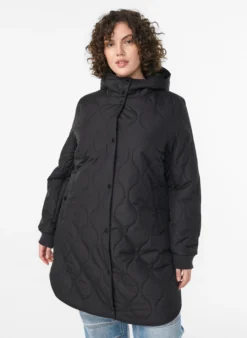 Mittellange Steppjacke mit Kapuze