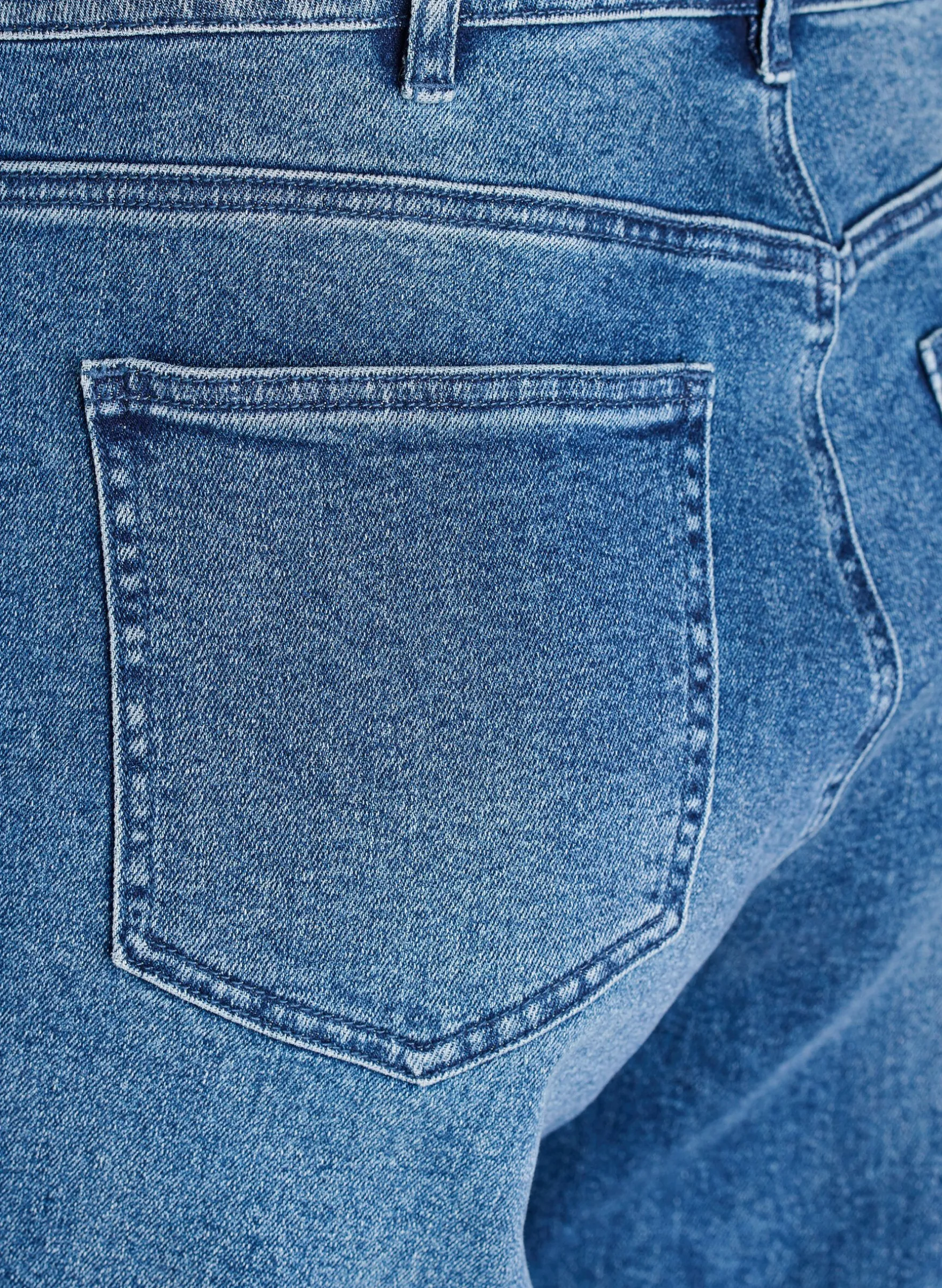 Nadelstreifen-Kiana-Jeans mit markanten Nähten