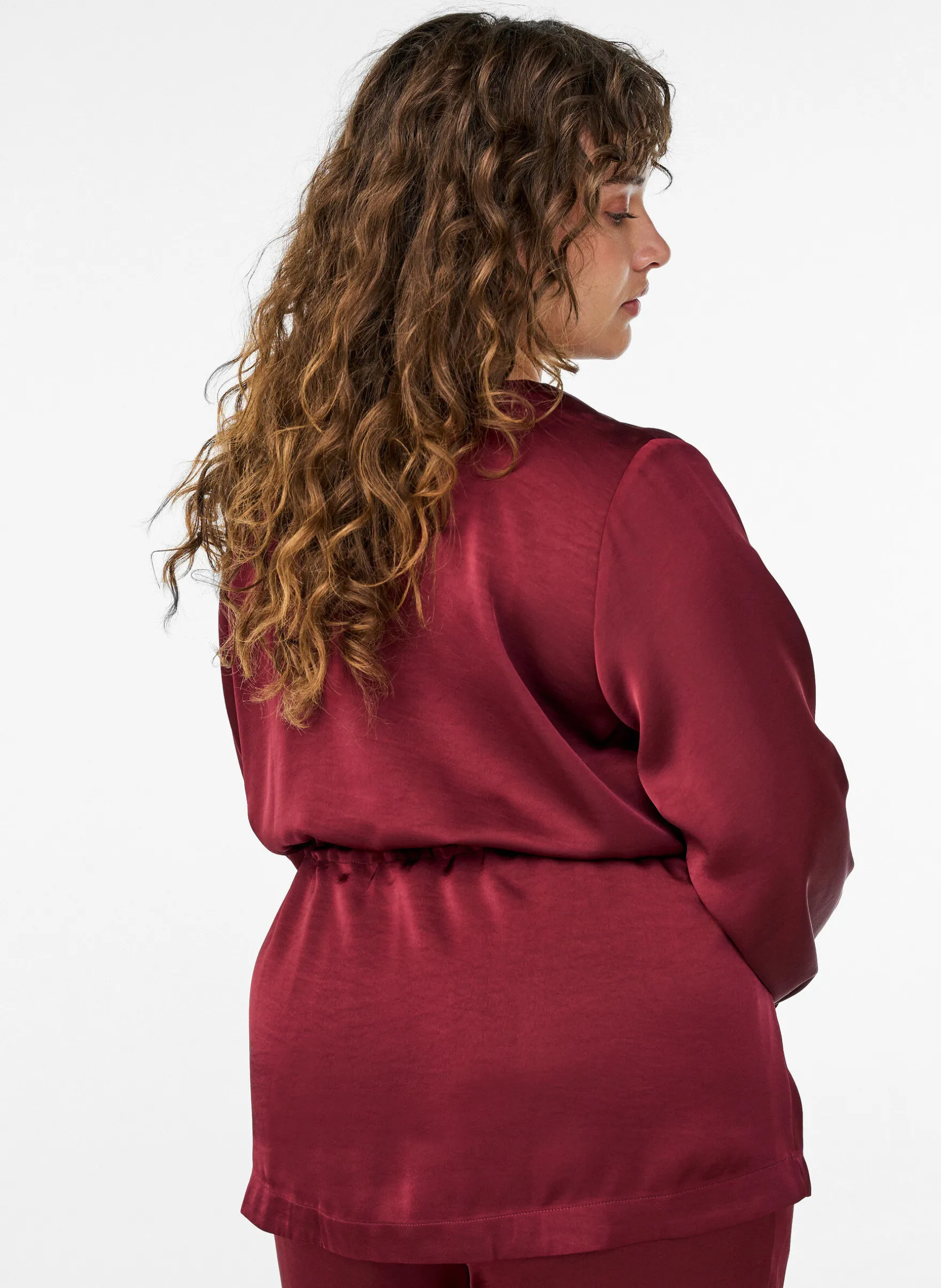 Partybluse in Satinoptik mit Knöpfen und verstellbarer Taille