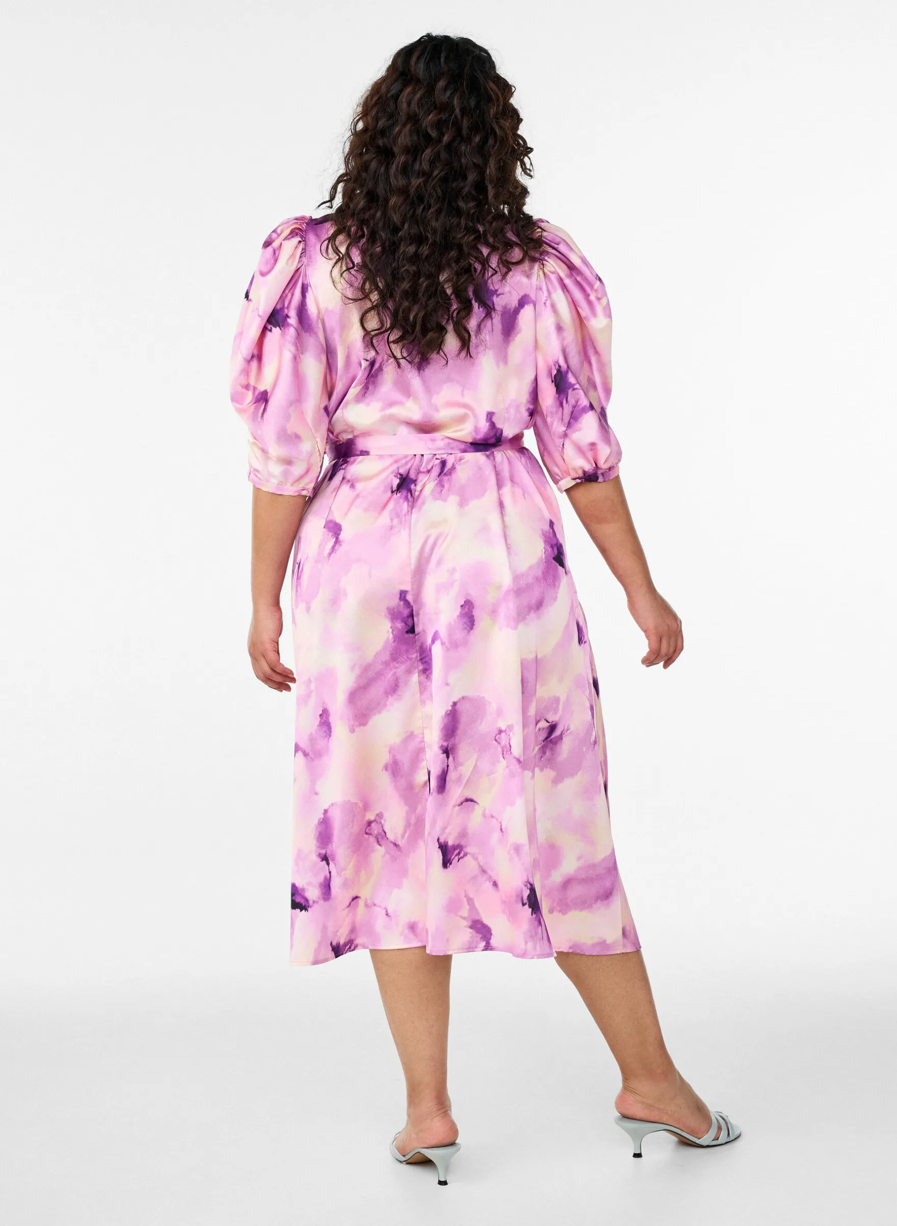 Partykleid mit kurzen Ärmeln und Bindegürtel