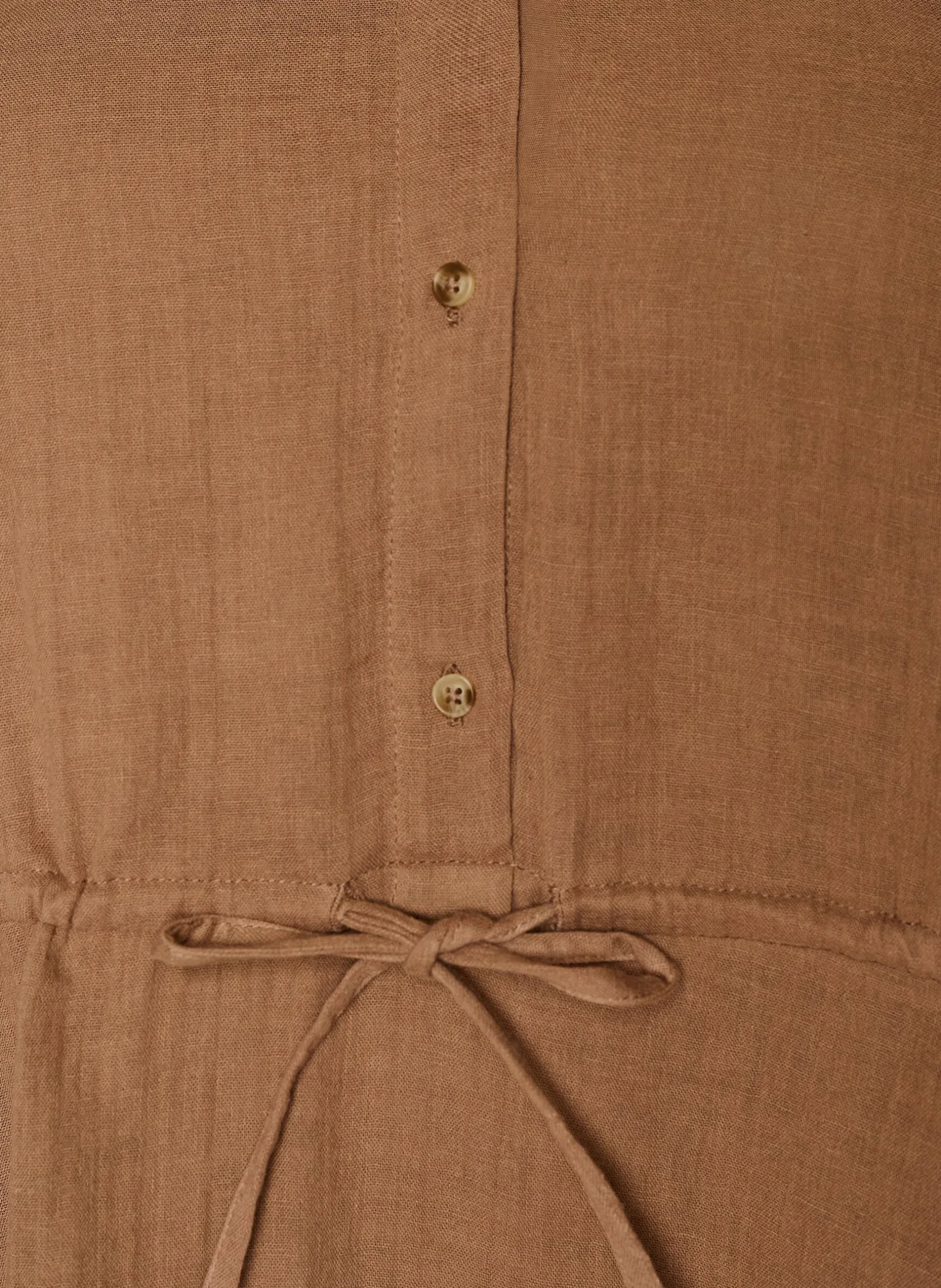 Ärmelloses Kleid aus Baumwoll-Musselin mit Bindeband