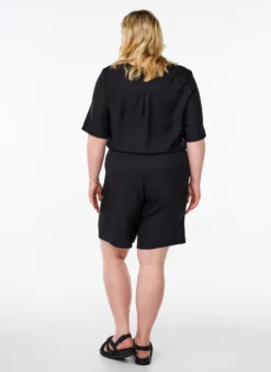 Shorts mit Taschen und hoher Taille