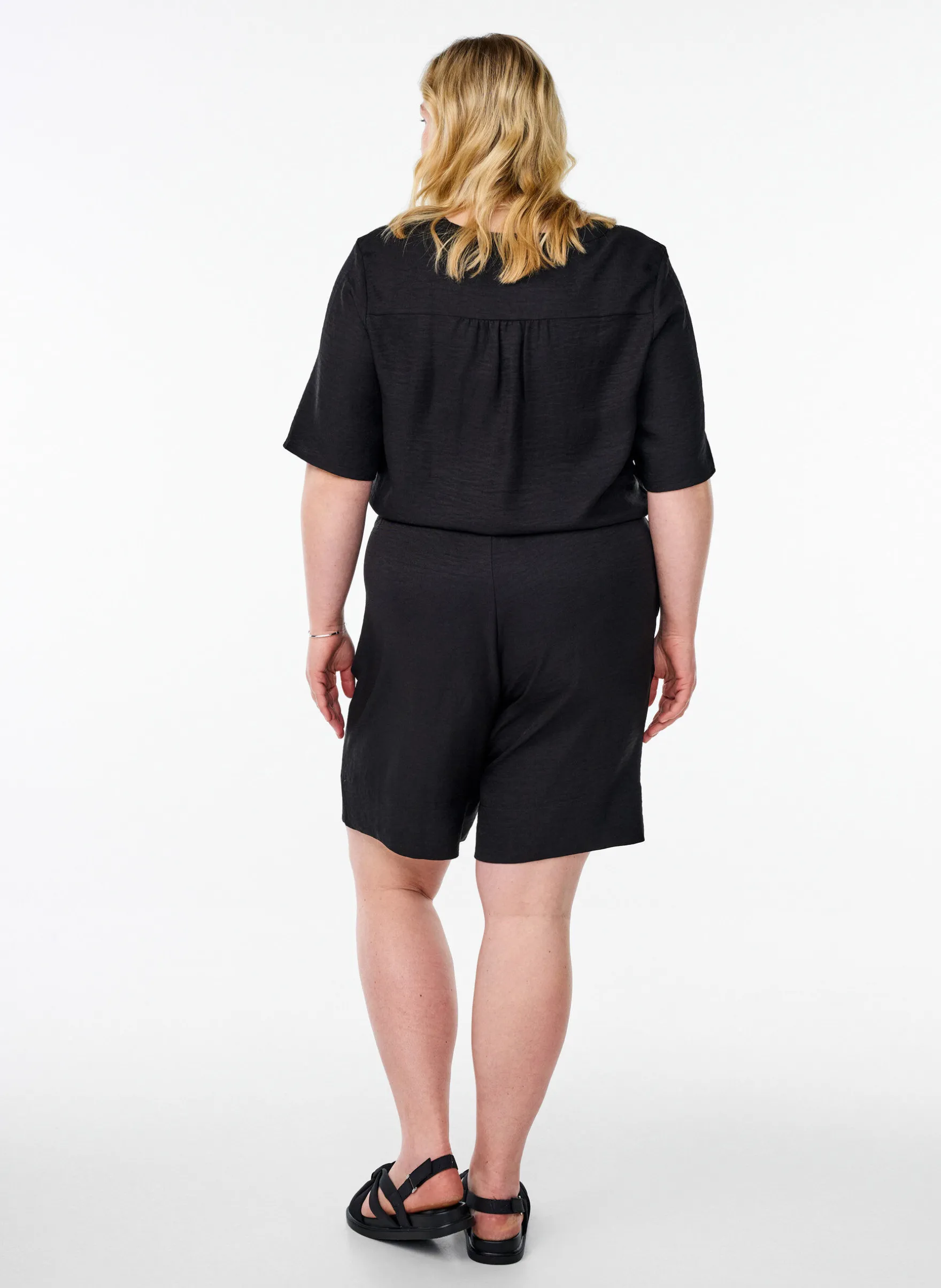 Shorts mit Taschen und hoher Taille