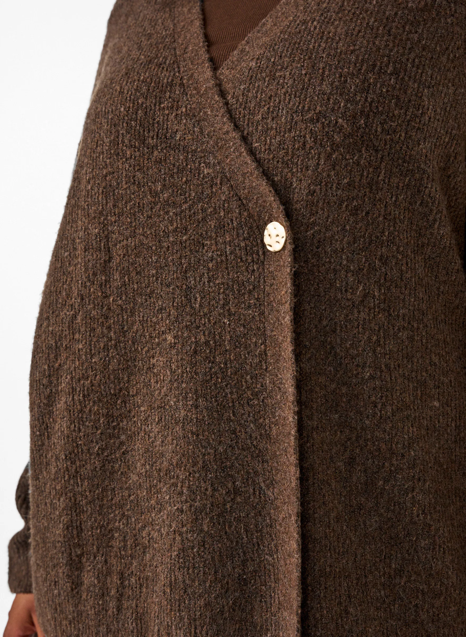 Strickjacke mit asymmetrischem Verschluss