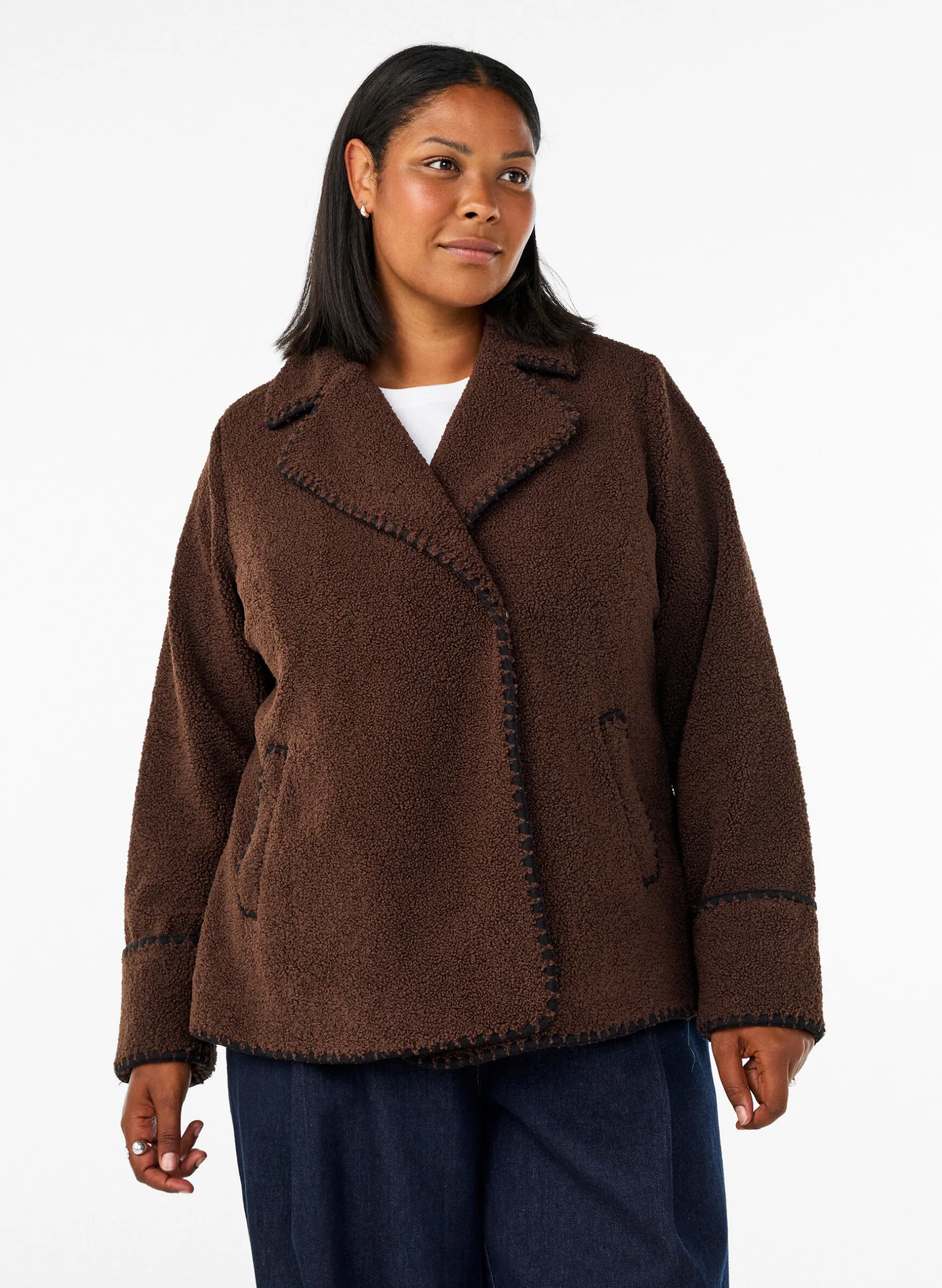 Teddyjacke mit Kontrastdetails
