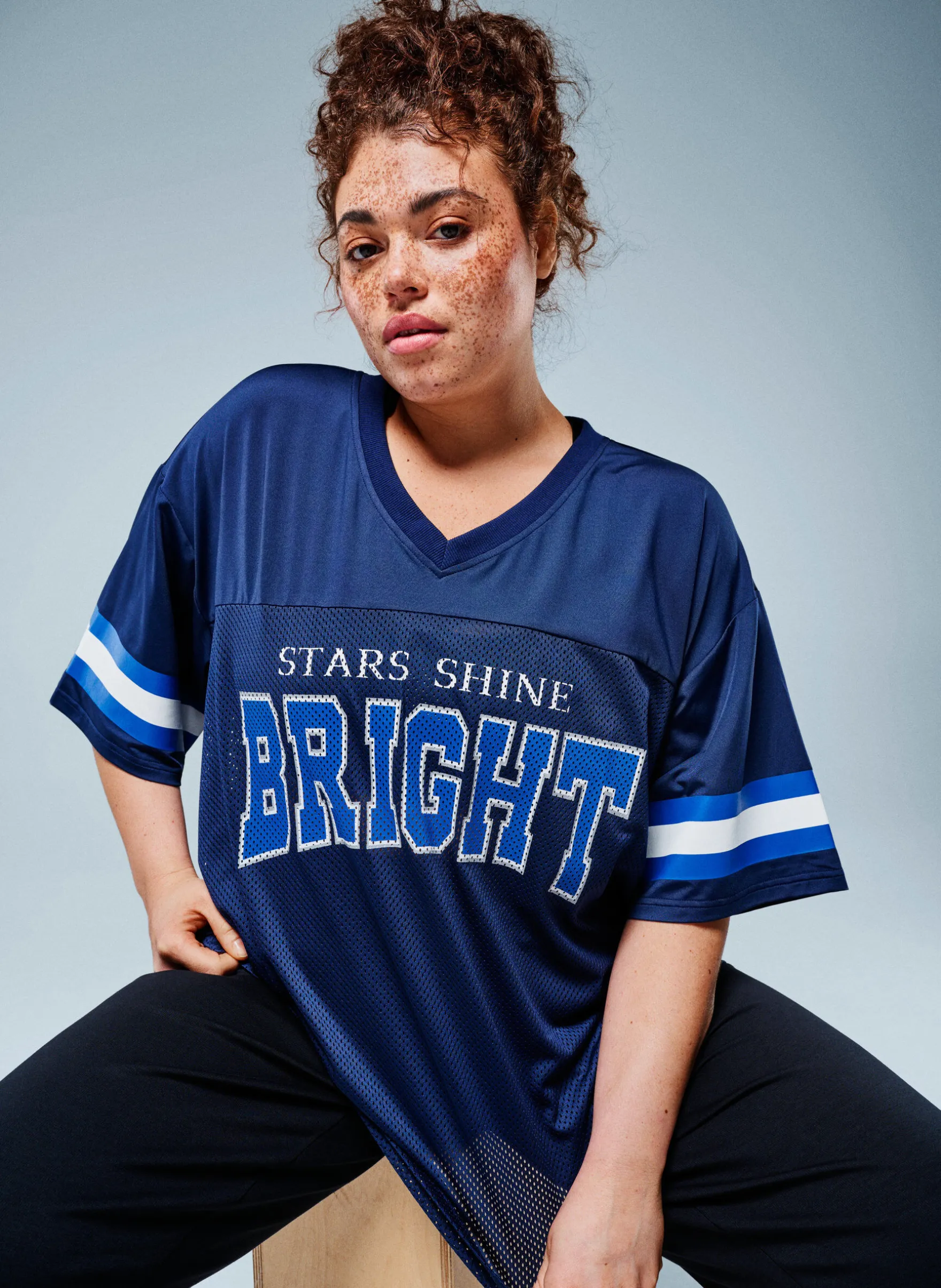 Trainingsshirt mit V-Ausschnitt und Frontprint