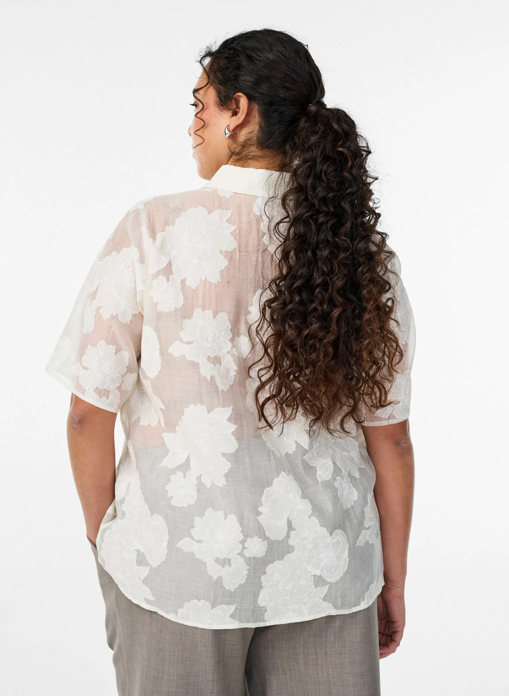 Transparente Hemdbluse mit Blumenprint