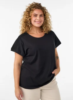 T-Shirt aus Baumwolle mit Häkeldetail