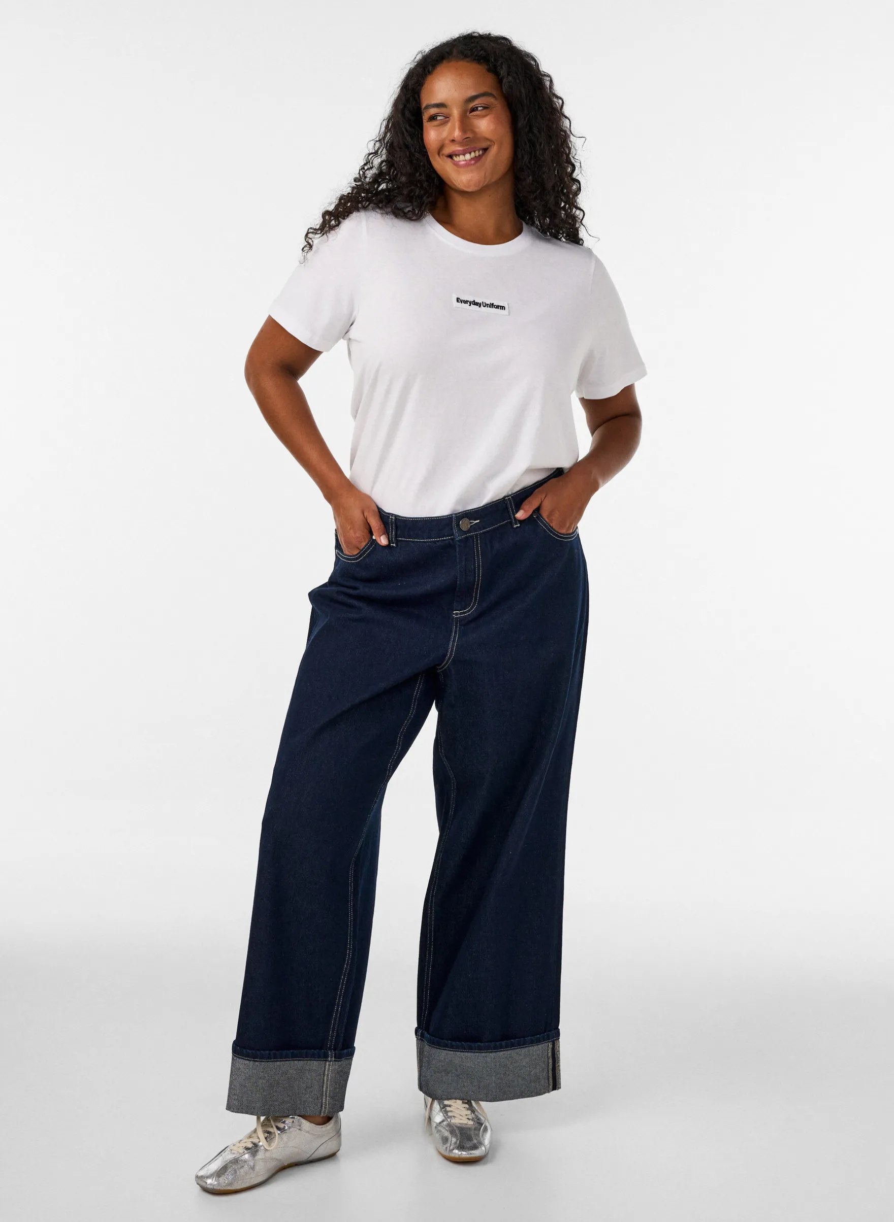 T-Shirt aus Baumwolle mit Text-Badge