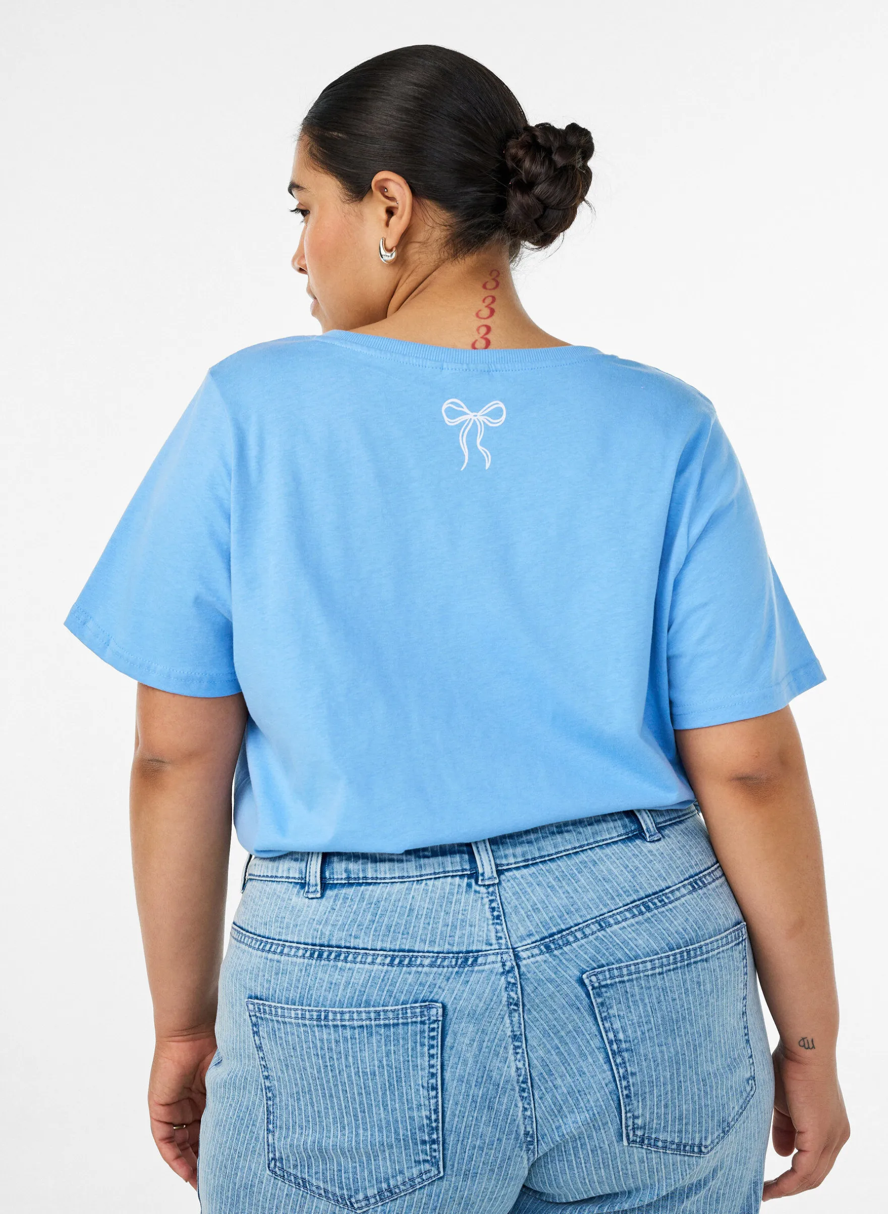 T-Shirt aus Baumwolle mit V-Ausschnitt und Frontprint