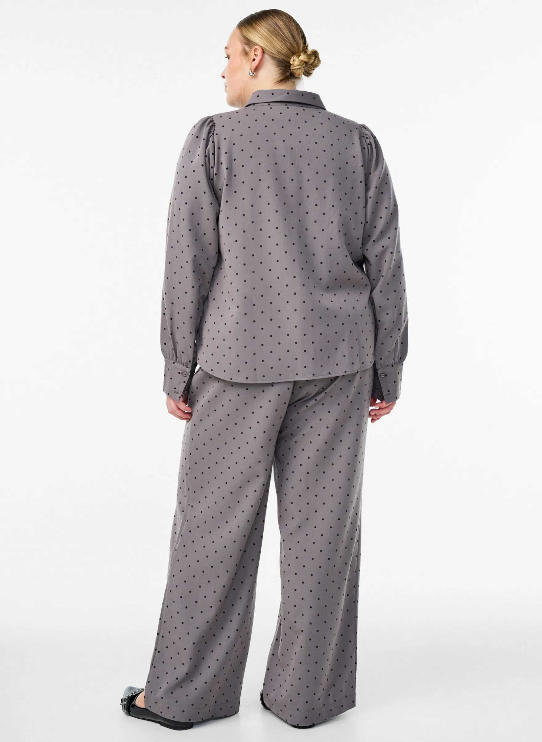 Weite Hose mit hoher Taille