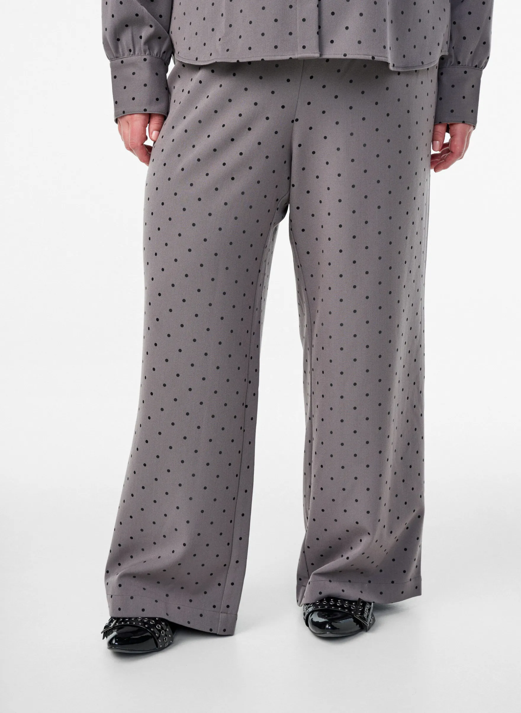 Weite Hose mit hoher Taille