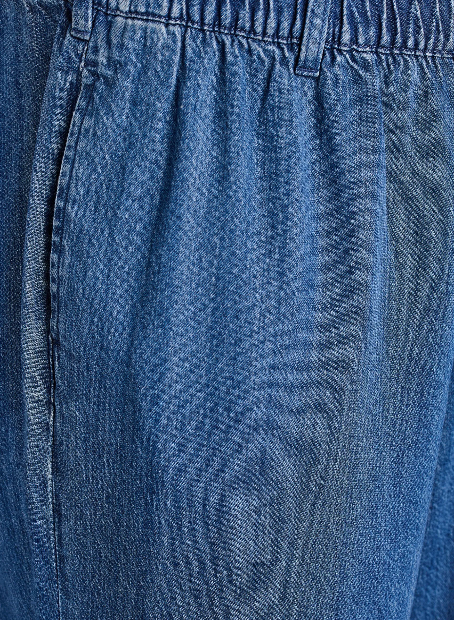Weite Jeans mit elastischem Bund