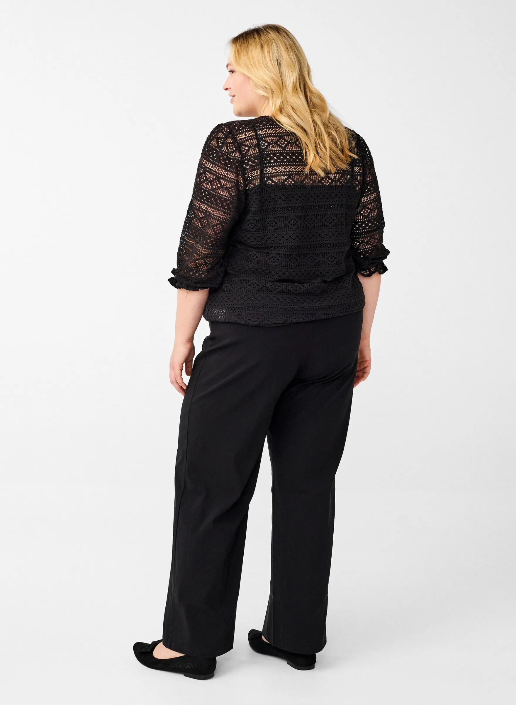 Weit geschnittene Hose mit elastischem Bund