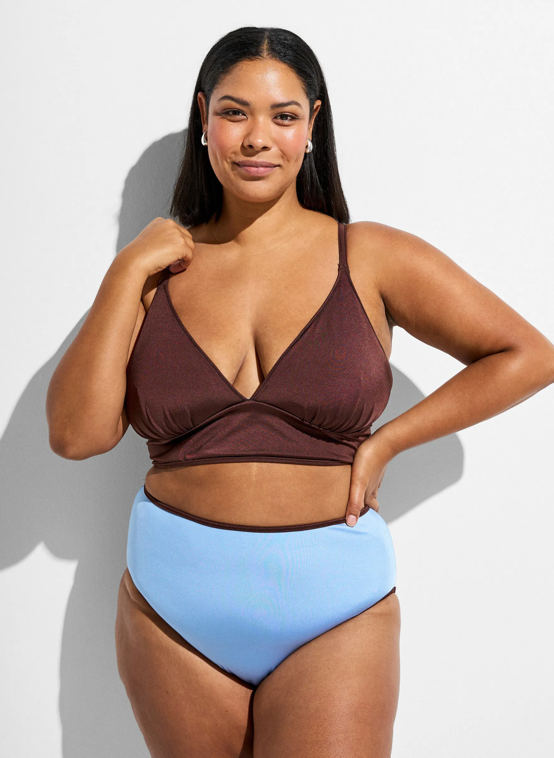 Wende-Bikini-Top mit V-Ausschnitt und Kreuzträgern