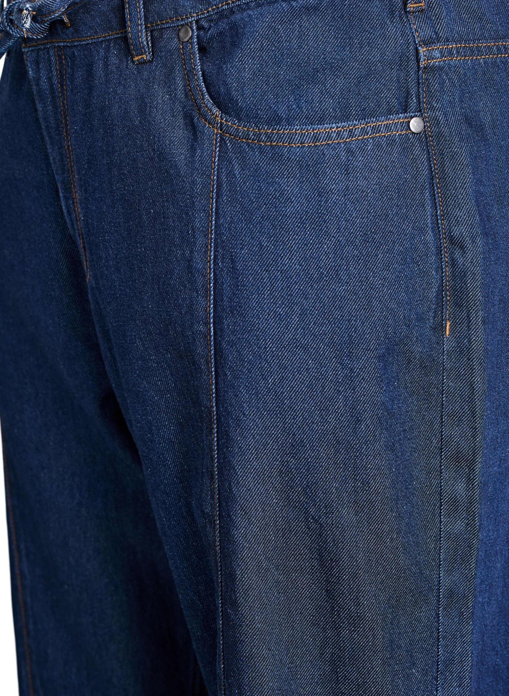Wide Leg Jeans mit Bindegürtel und hoher Taille