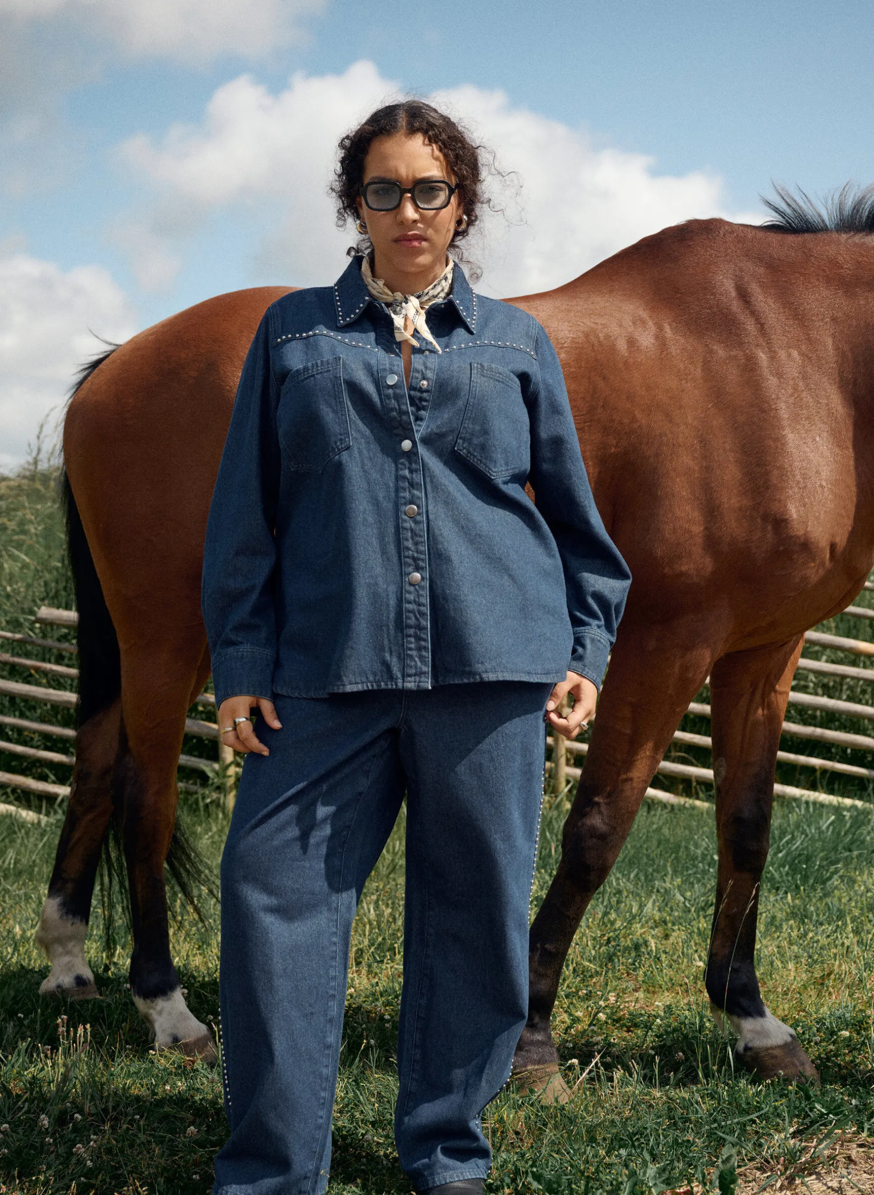 Wide-Leg-Jeans mit Nieten und hoher Taille