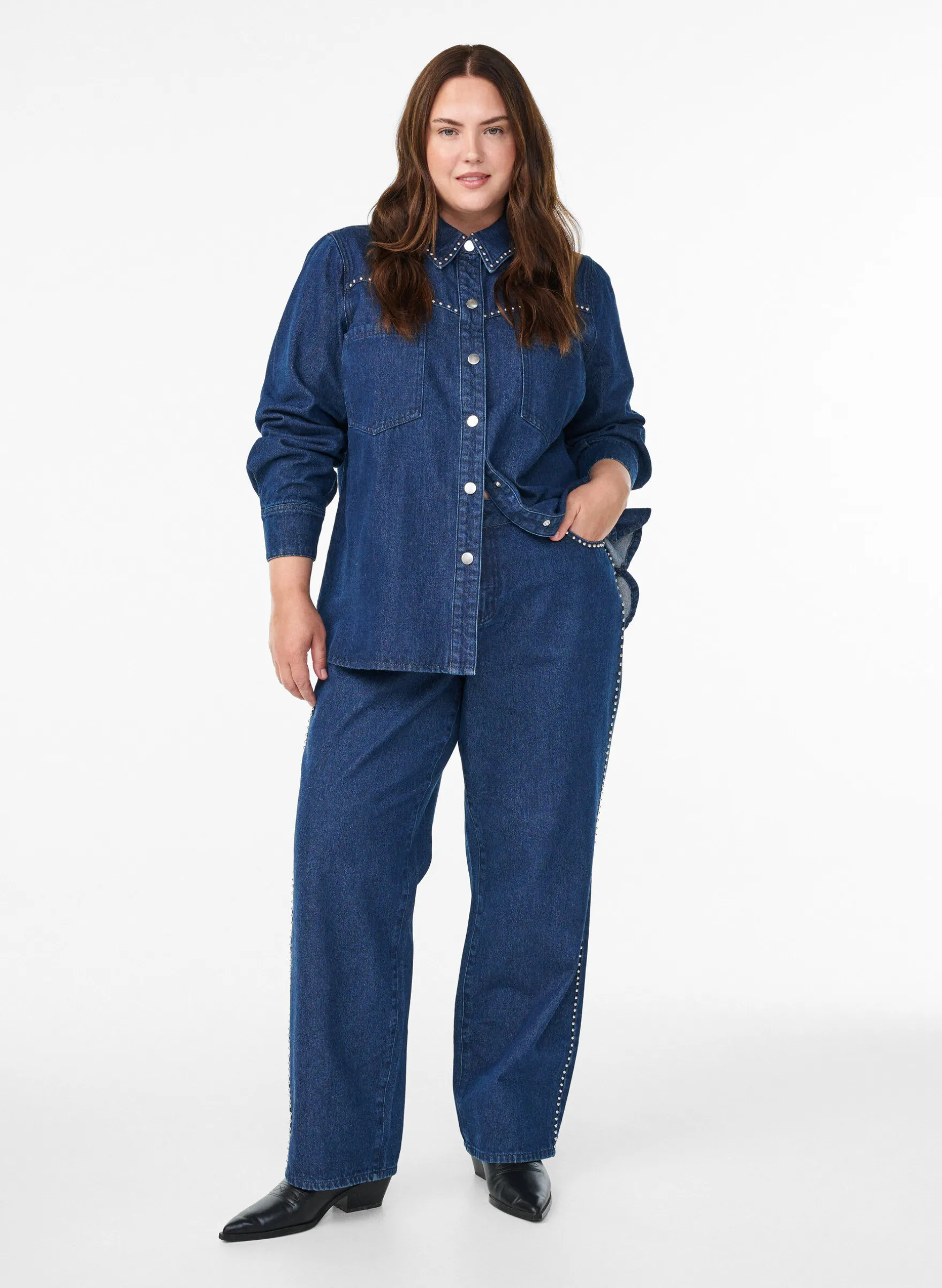 Wide-Leg-Jeans mit Nieten und hoher Taille