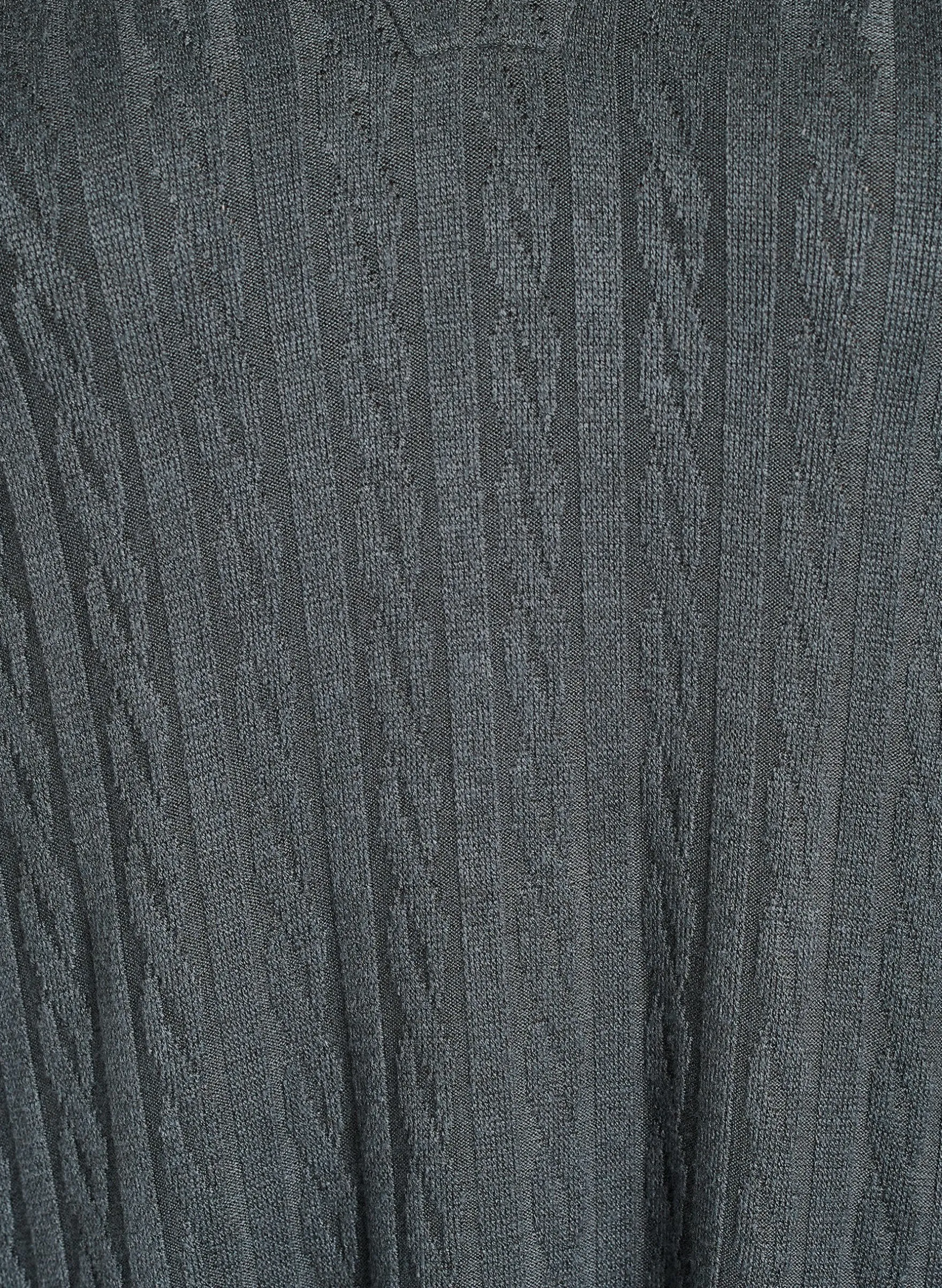 Zopfstrickklied mit V-Ausschnitt